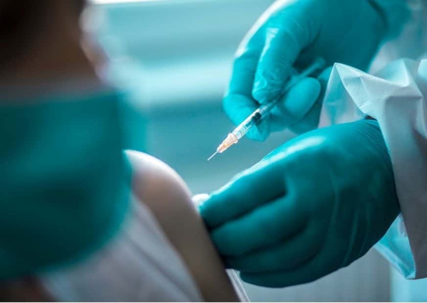 Житель России за полгода 6 раз переболел COVID-19 после вакцинации