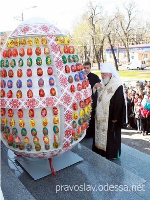 В Одессе установили гигантское пасхальное яйцо. ФОТО