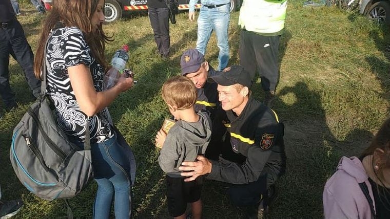 Спасатели разыскали маленького мальчика, потерявшегося в лесу в Сумской области