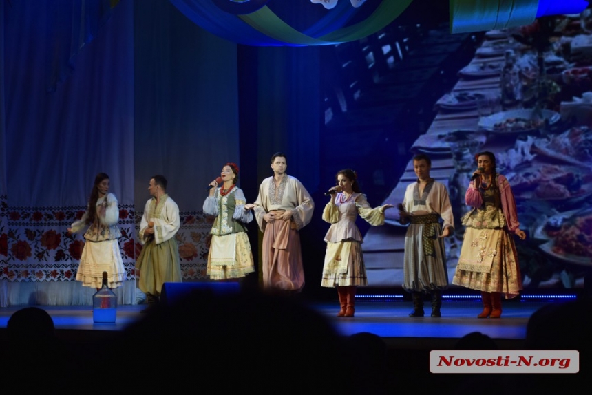 Як у Миколаєві в українському театрі відзначили День Незалежності (фоторепортаж)  