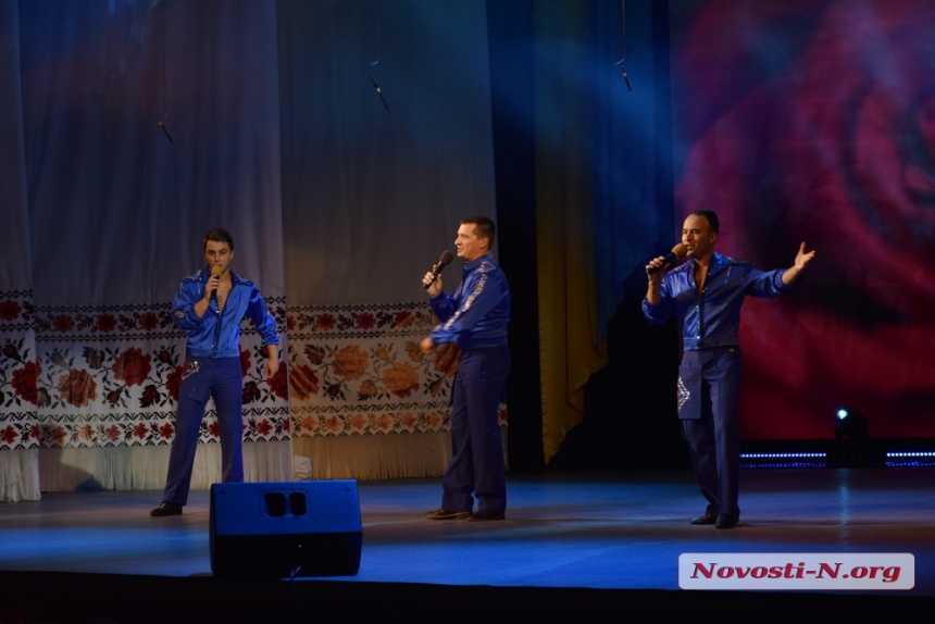 Как в Николаеве в украинском театре отметили День Независимости (фоторепортаж)   