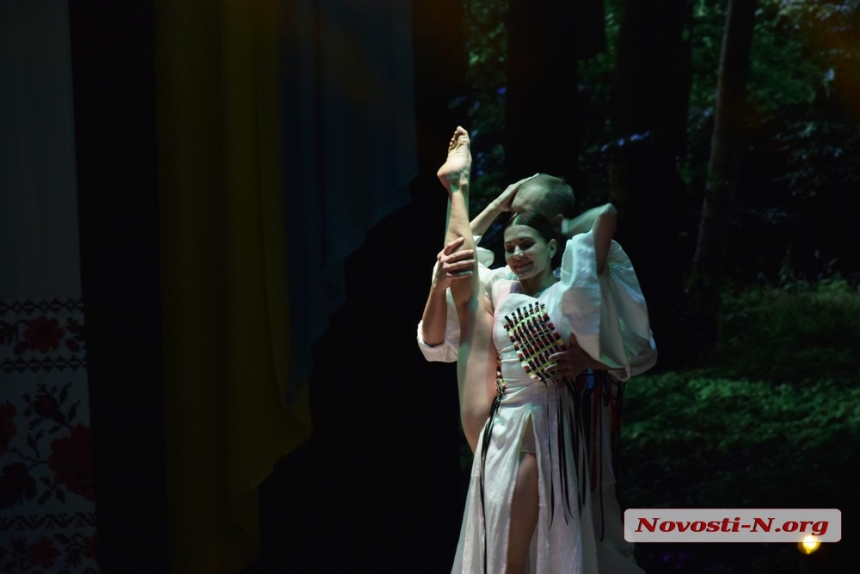 Як у Миколаєві в українському театрі відзначили День Незалежності (фоторепортаж)   