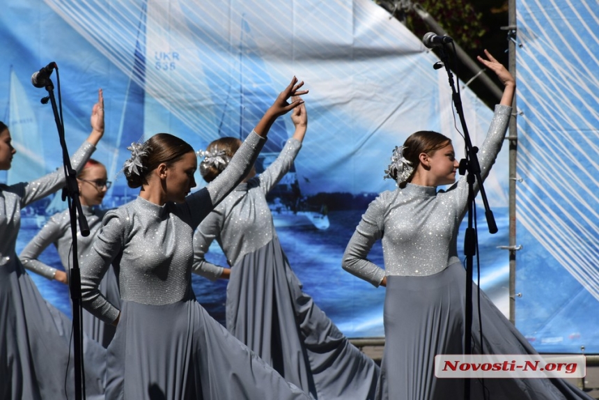 Праздничный концерт в Каштановом сквере (фоторепортаж)