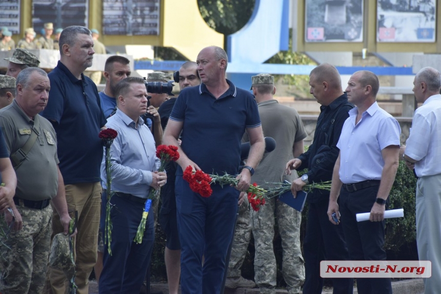 В Николаеве попрощались с бойцом, погибшим в зоне ООС