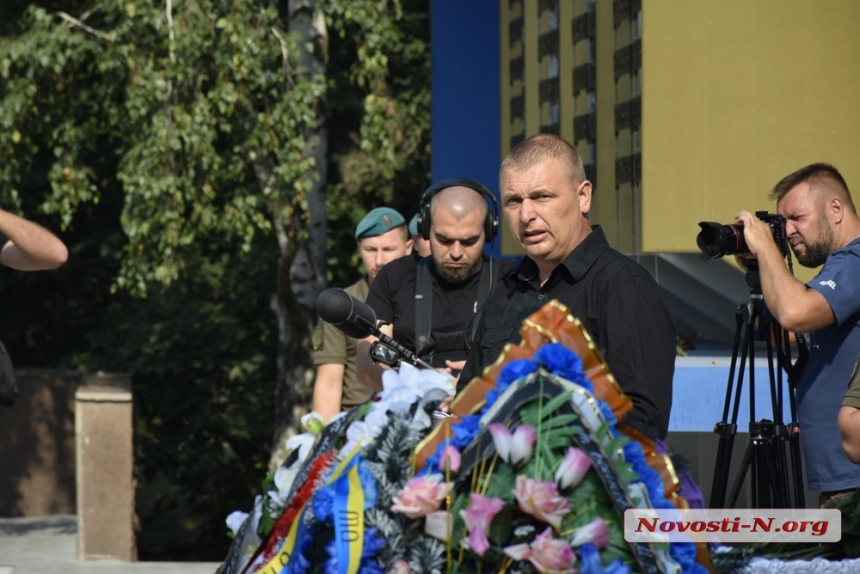 В Николаеве попрощались с бойцом, погибшим в зоне ООС