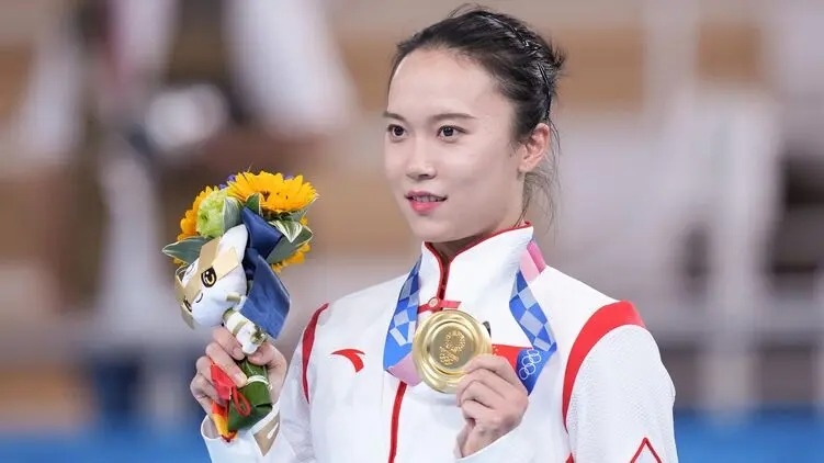 У олимпийской чемпионки начало отваливаться золото с медали, полученной в Токио