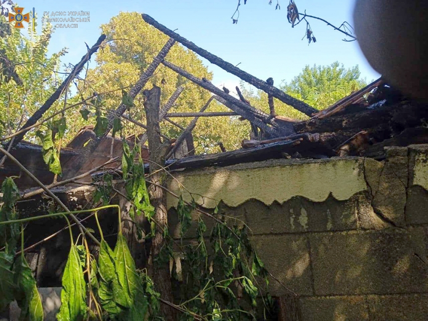 В Первомайске горел жилой дом: причина возгорания устанавливается