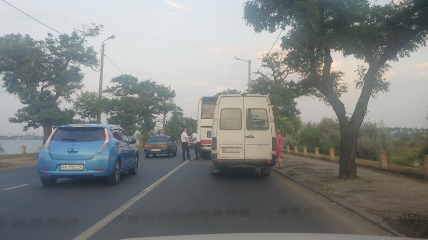 В Варваровке вечером образовалась автомобильная пробка