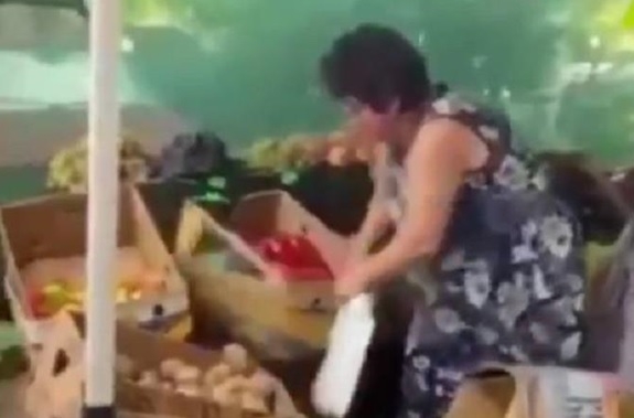 Жительница Одессы устроила погром на рынке возле своего дома (видео)