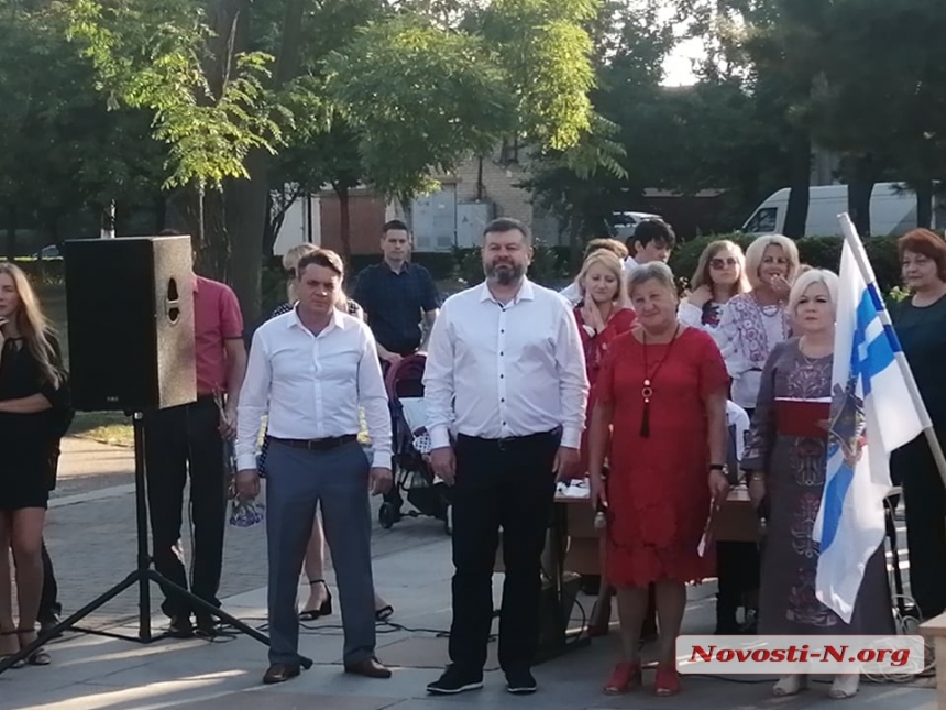 В Николаеве линейки только для первоклассников: за парты впервые сели более 4,5 тысяч малышей В Николаеве линейки только для первоклассников: за парты впервые сели более 4,5 тысяч малышей