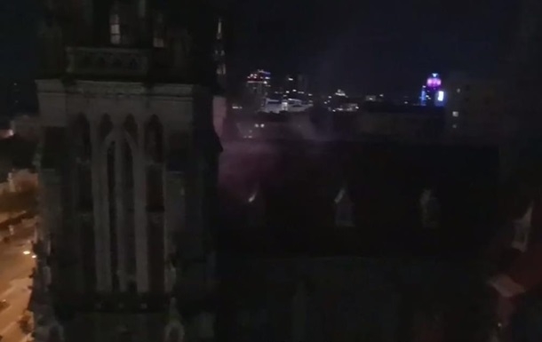 В Киеве загорелся костел Святого Николая (видео)