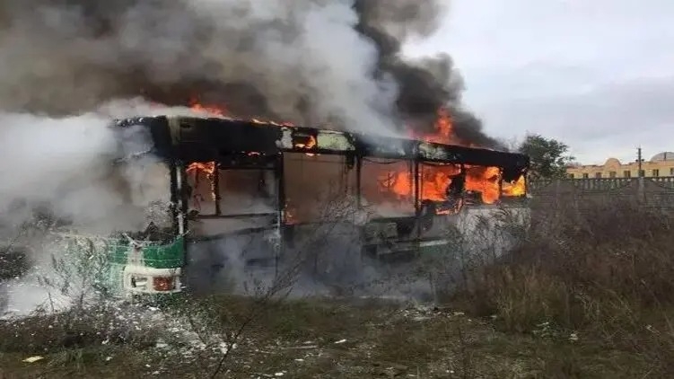 Под Житомиром автобус, управляемый жителем Николаевской области, влетел в фуру и сгорел - есть погибший