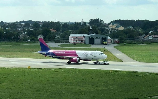 Самолет рейсом из Кипра совершил экстренную посадку во Львове