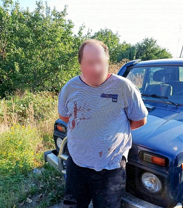 Житель Николаевской области зарезал соседа и скрылся