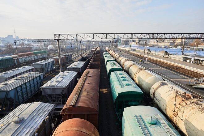 Укрзализныце выписали штрафов почти на 400 млн грн за перебои с доставкой грузов