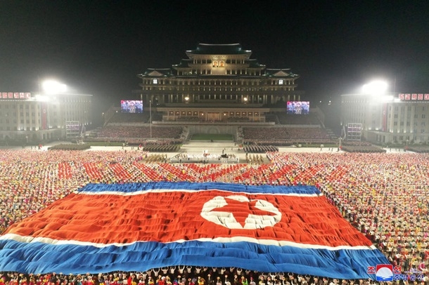 В КНДР прошел ночной военный парад в честь 73 годовщины основания страны (фото)
