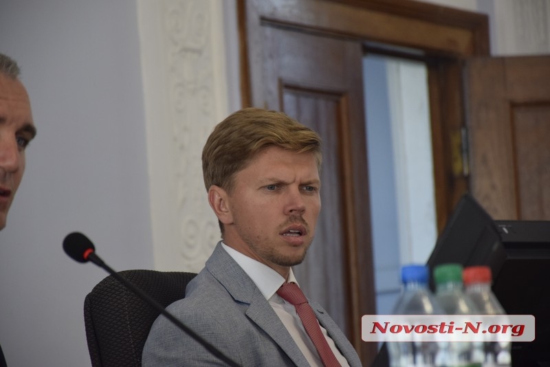 Почетный гражданин Николаева и низкие результаты ВНО: что обсуждали на «торжественной» сессии горсовета (фоторепортаж)