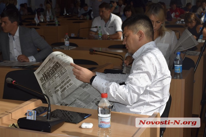 Почетный гражданин Николаева и низкие результаты ВНО: что обсуждали на «торжественной» сессии горсовета (фоторепортаж)