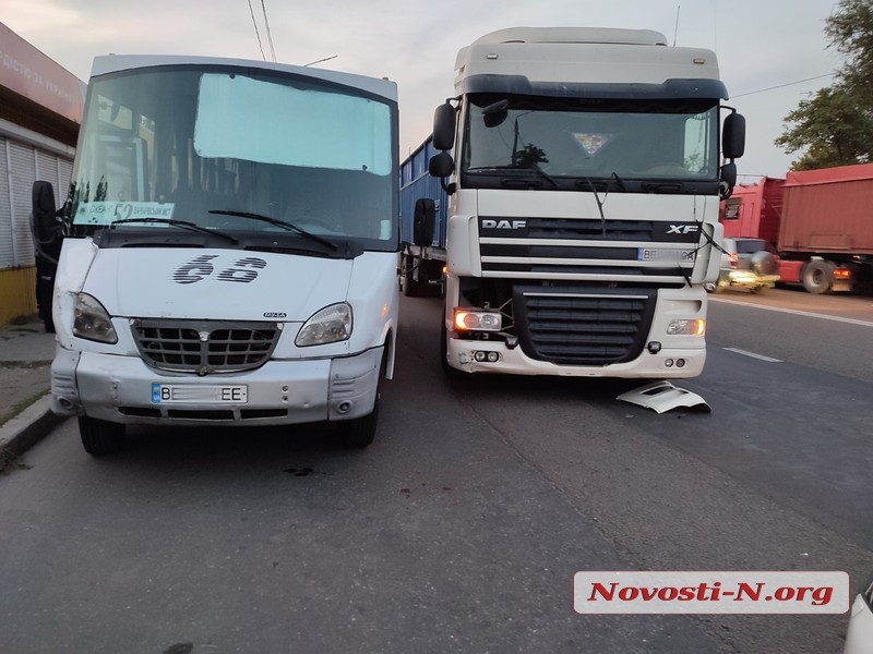 В Николаеве пассажиры избили водителя фуры, напавшего с газовым баллончиком на маршрутчика