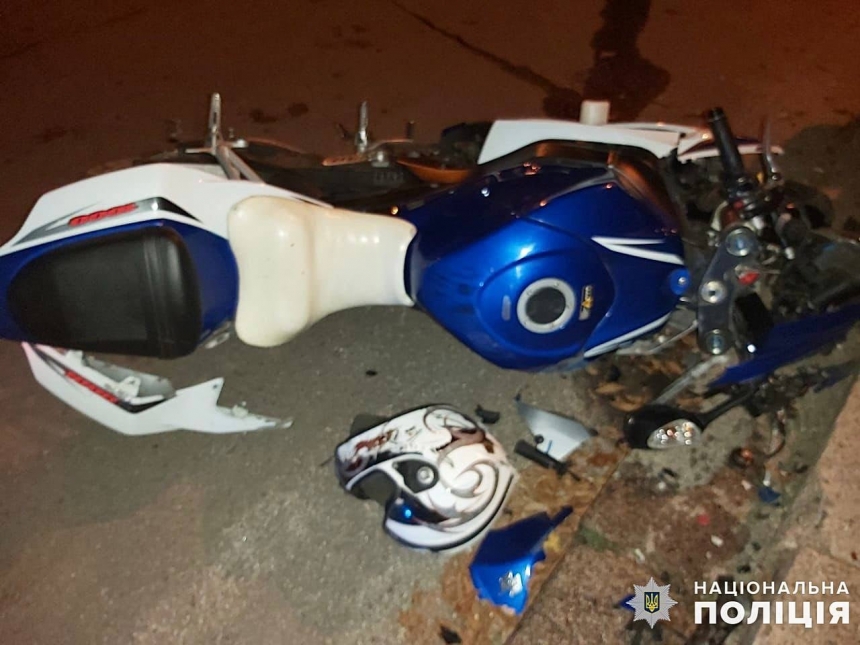 В Николаевской области мотоцикл въехал в бордюр — погибла пассажирка