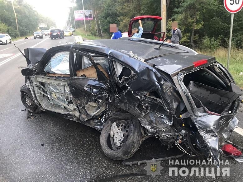 В Киеве столкнулись 8 машин: среди пострадавших — ребенок