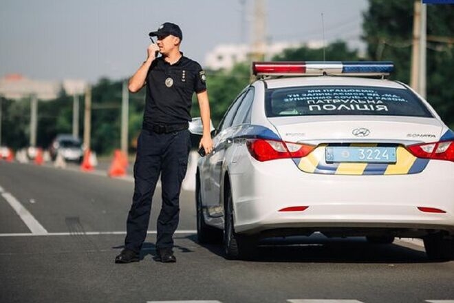 В Украине полицейского впервые оштрафовали за нарушение ПДД после жалобы граждан