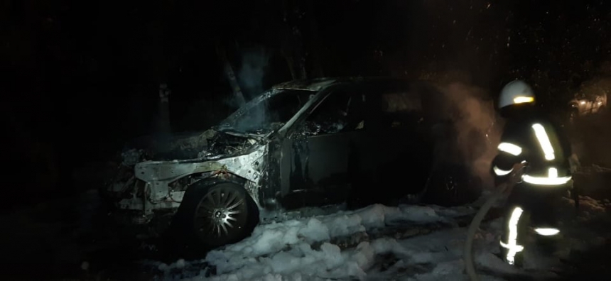 В Николаеве ночью дотла сгорел BMW X5