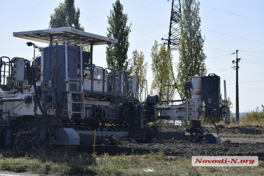 Как строят «бетонку» на въезде в Николаев (фоторепортаж)