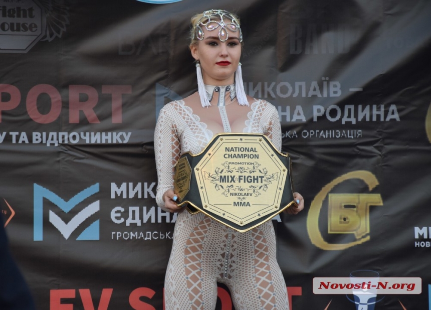 В Николаеве состоялась церемония взвешивания участников зрелищных боев по Mix Fight (фото)