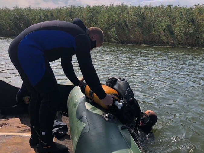 Николаевские водолазы нашли в Южном Буге артснаряд