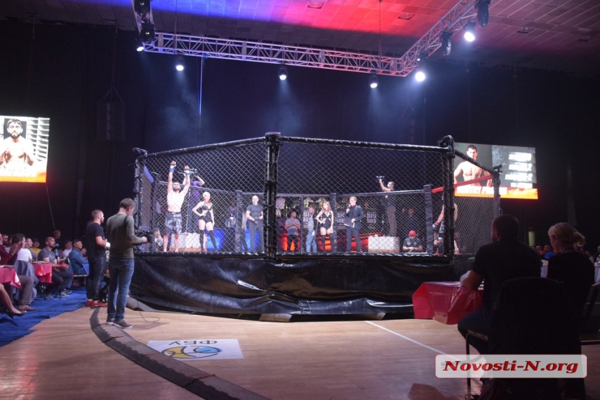 В Николаеве прошли зрелищные бои Mix Fight (фоторепортаж)   