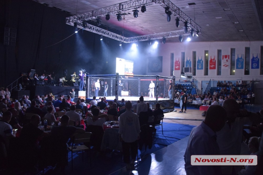 В Николаеве прошли зрелищные бои Mix Fight (фоторепортаж)   