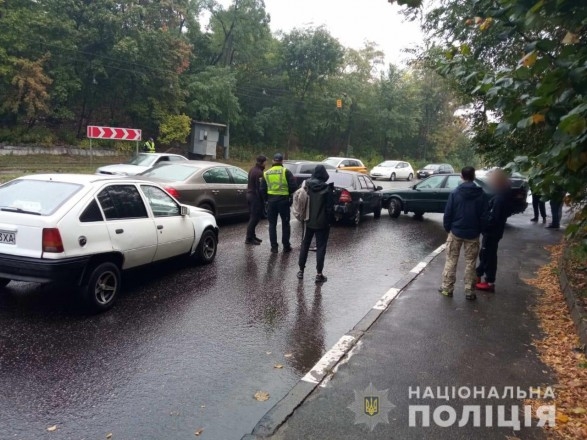 В Харькове столкнулись 5 автомобилей: пострадал 40-летний мужчина