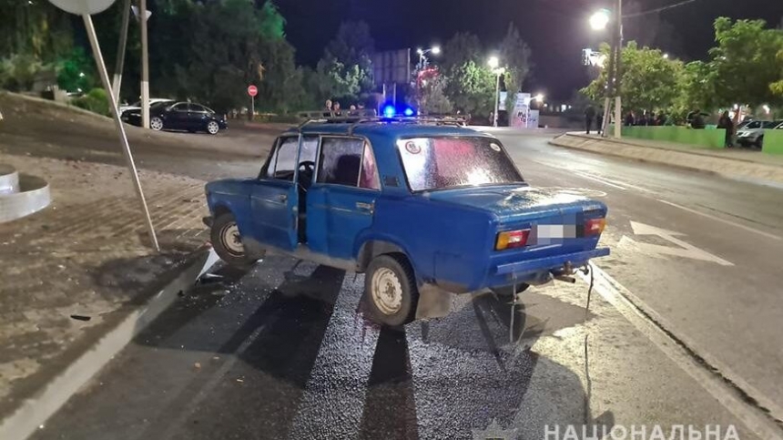 В Запорожской области ВАЗ сбил на тротуаре троих человек (видео)