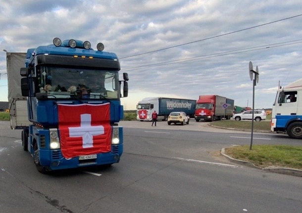 Швейцария отправила на Донбасс 140 грузовиков гумпомощи