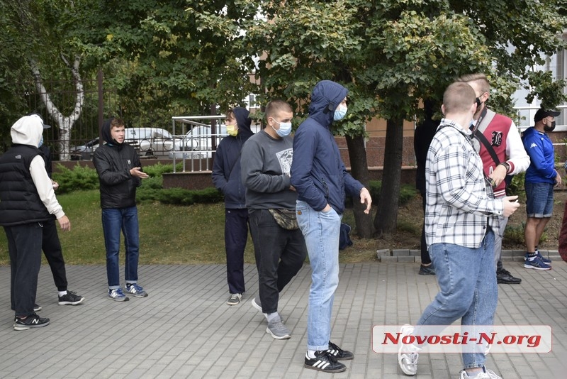 Противостояние: как в Николаеве протестовали противники и защитники НГЗ (фоторепортаж)