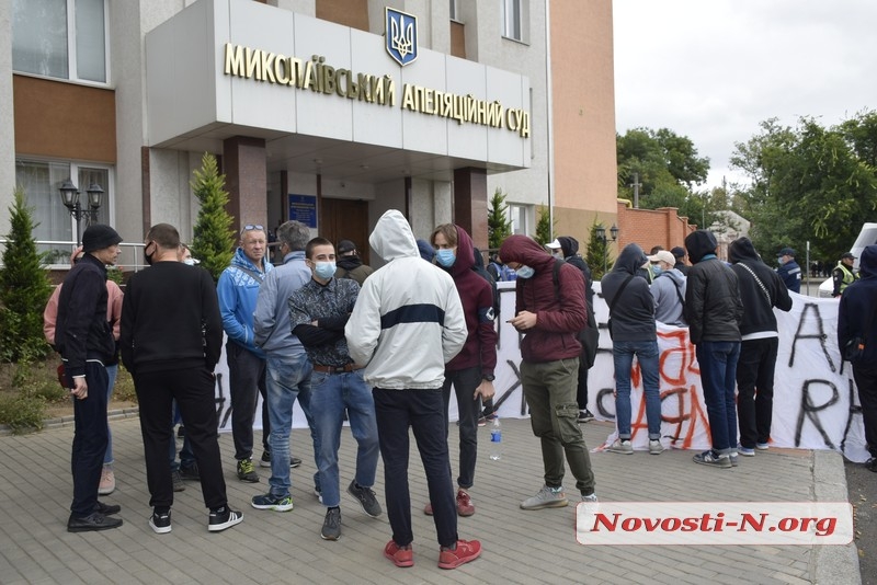 Противостояние: как в Николаеве протестовали противники и защитники НГЗ (фоторепортаж)