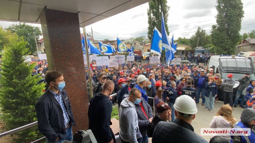 Противостояние: как в Николаеве протестовали противники и защитники НГЗ (фоторепортаж)
