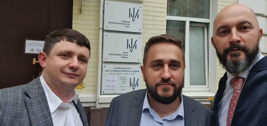 Дело о хищениях на Серой площади: вице-мэру Кореневу не разрешают выехать в Киев к 5 своим адвокатам