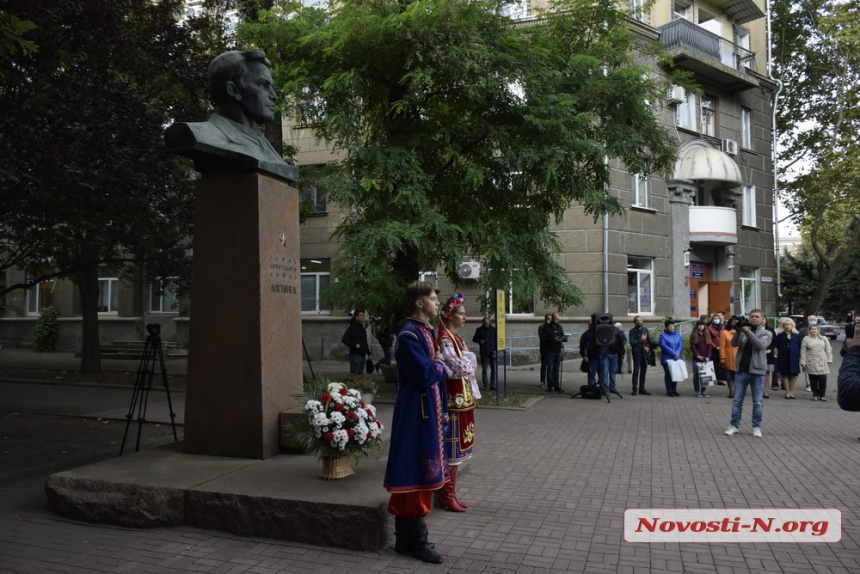 В Николаеве возложили цветы в День партизанской славы (фоторепортаж)