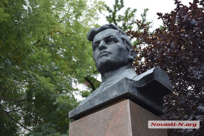 В Николаеве возложили цветы в День партизанской славы (фоторепортаж)