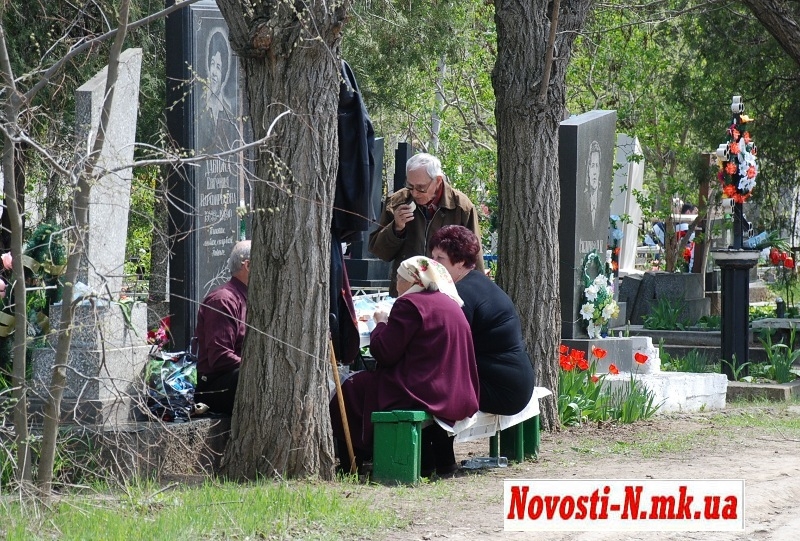 Ходят ли на родительскую на кладбище