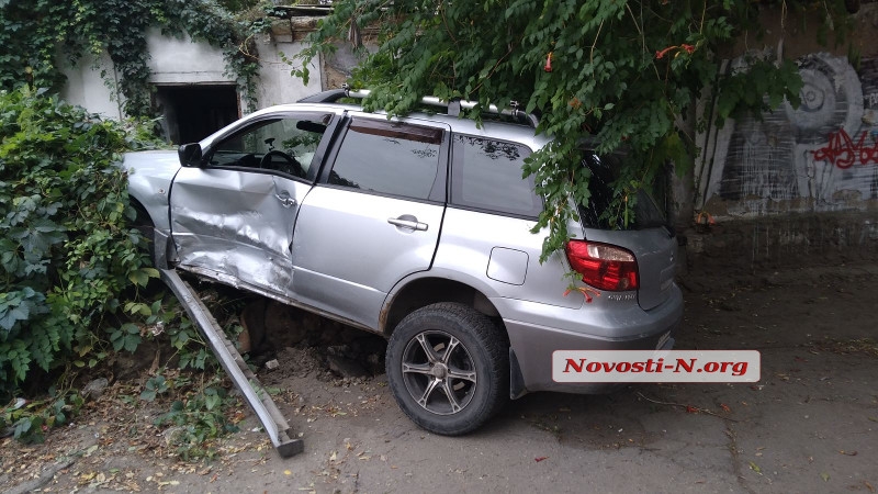 В центре Николаева гражданин Канады за рулем «Хюндай» не пропустил Mitsubishi: пострадала водитель