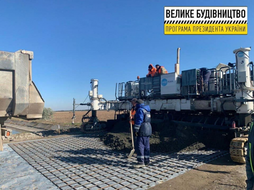 На объездной дороге возле Николаева начали строить «бетонку» (фото)