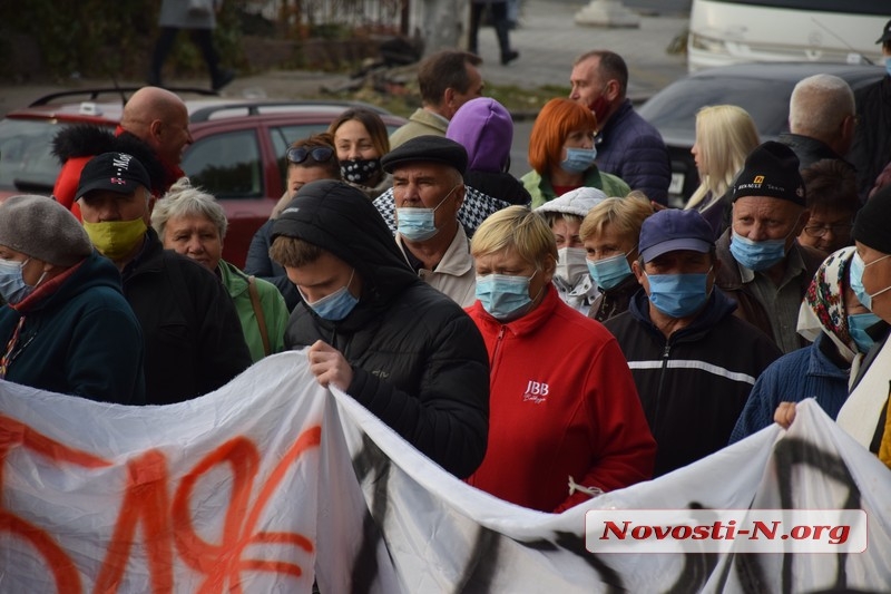 Как под Апелляционным судом в Николаеве протестовали заводчане и «экоактивисты» (фото, видео)
