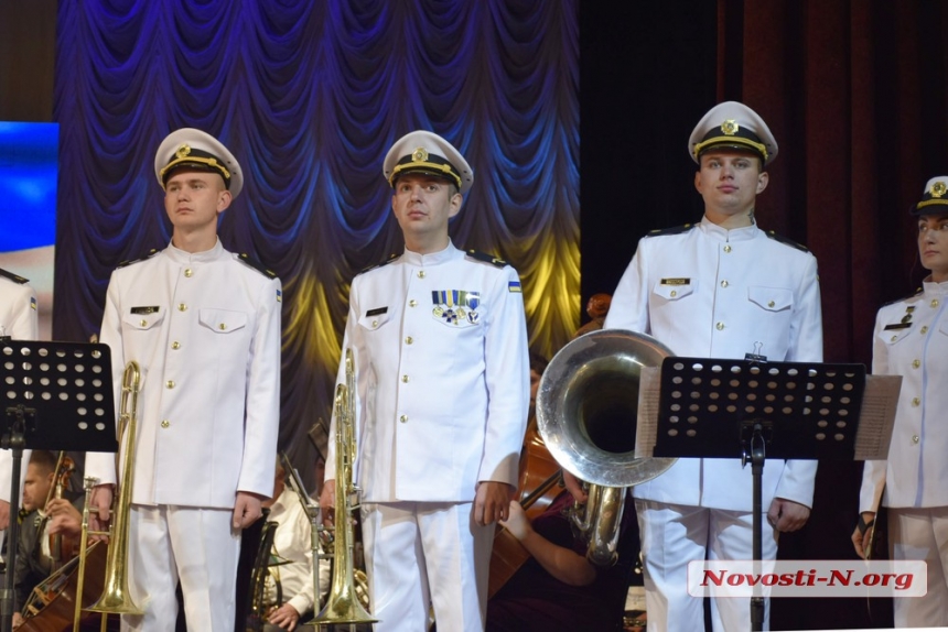 В николаевском русском театре прошел концерт в честь защитников Украины (фото)