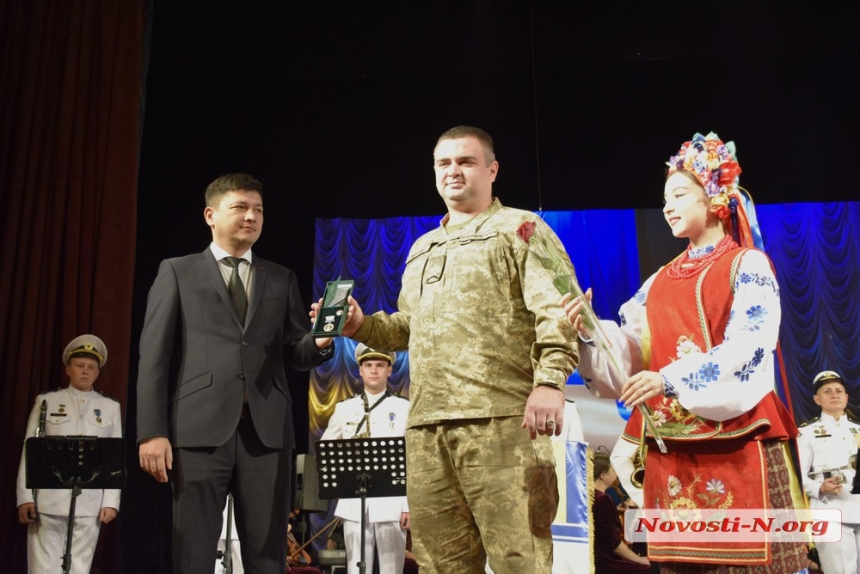 В николаевском русском театре прошел концерт в честь защитников Украины (фото)