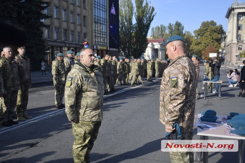 В Николаеве морпехи приняли присягу и получили береты цвета морской волны