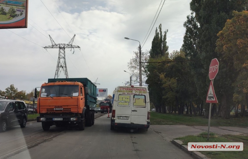В Николаеве приступили к ремонту дороги по ул. Скороходова: начались заторы