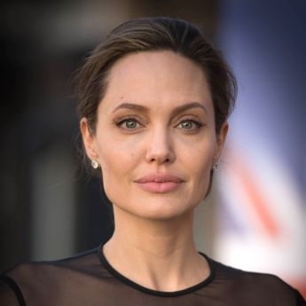 Анджелина Джоли выпустила книгу, посвященную защите прав детей
